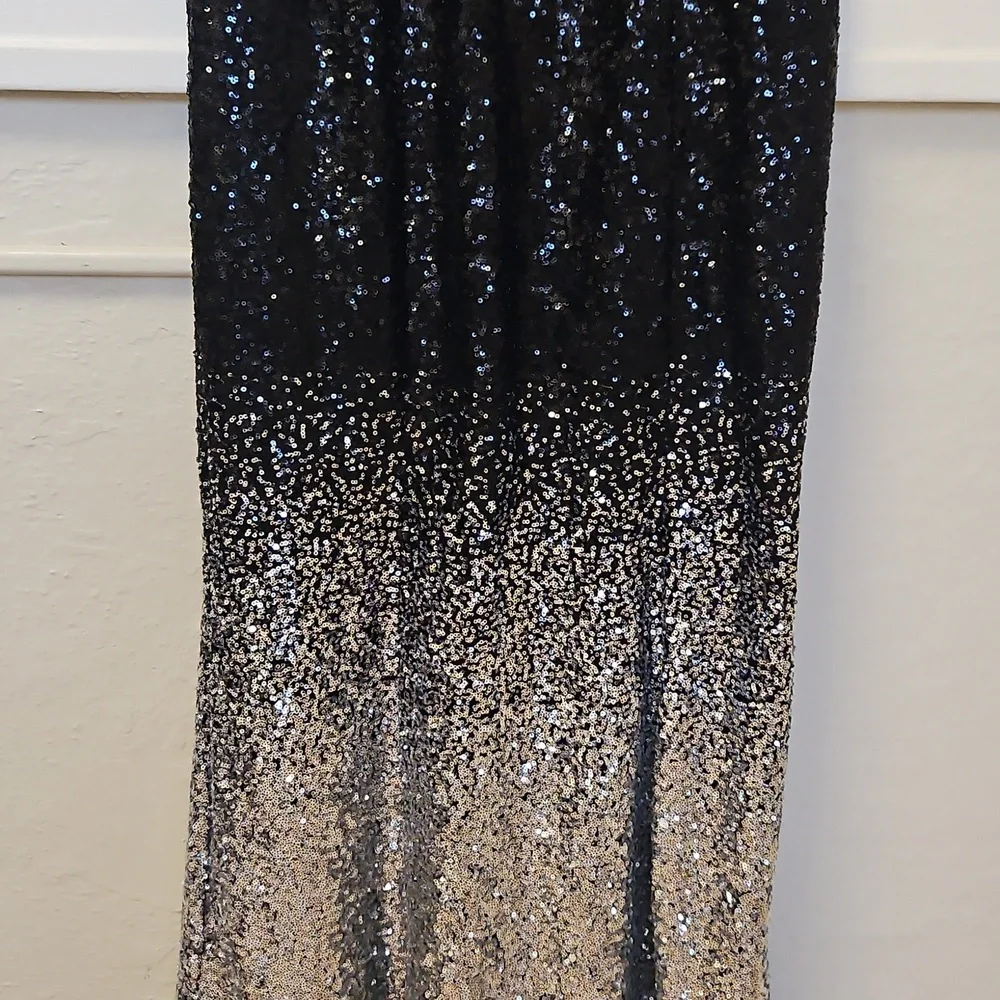 Size 10 (tag M) black/silver sleeveless sequin sheath style evening gown NWOT - Picture 5 of 11